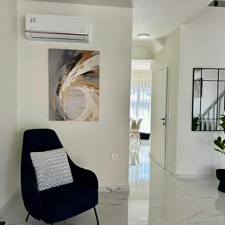 Blue Breeze شقة *